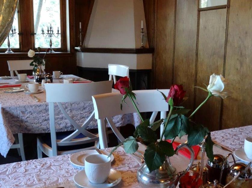 ../Images/KO,YI-CHUN Republic of Namibia - Heinitzburg (12).jpg